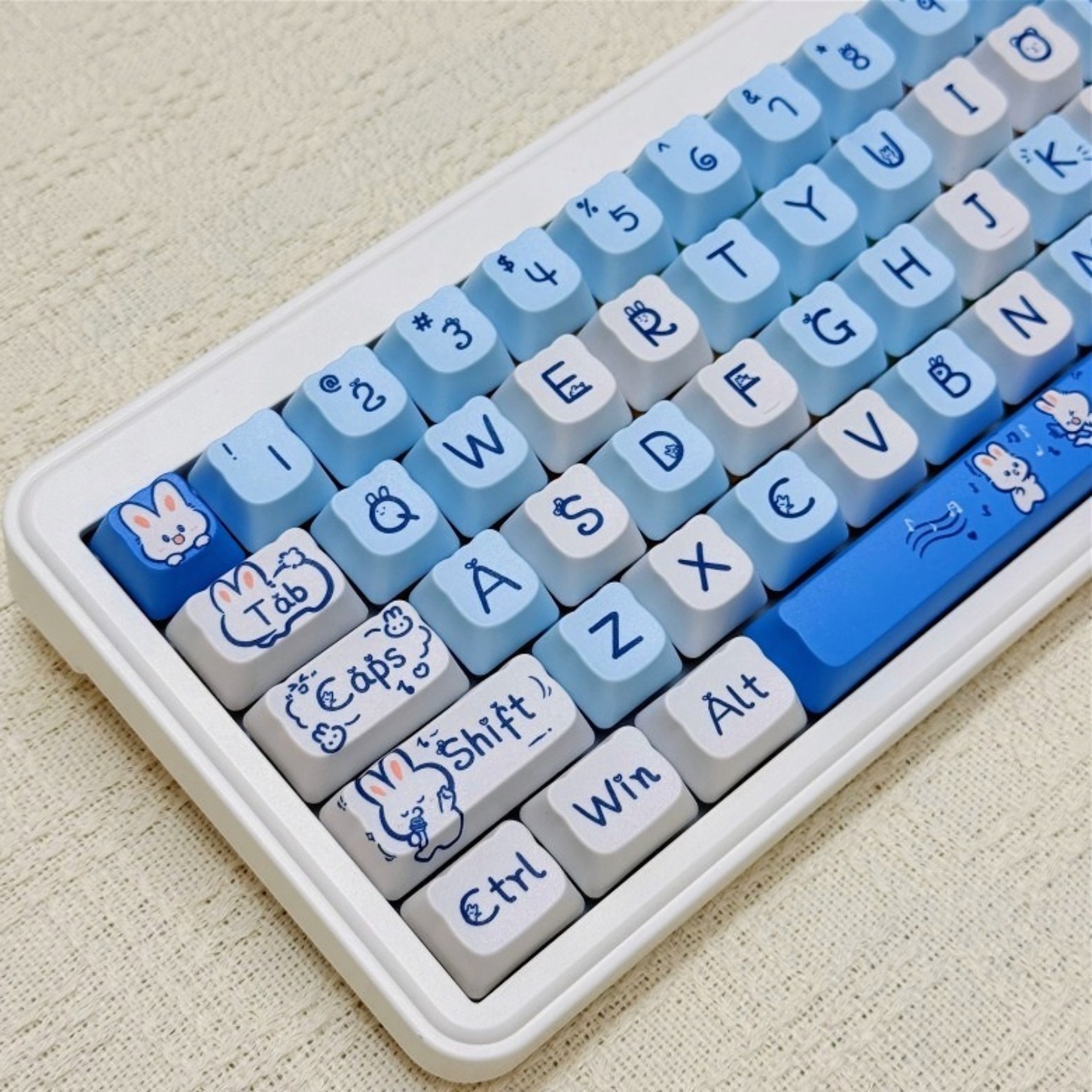 أغطية مفاتيح على شكل أرنب أزرق - مراجعة Keyboard Gaming Blue Switch وسعره